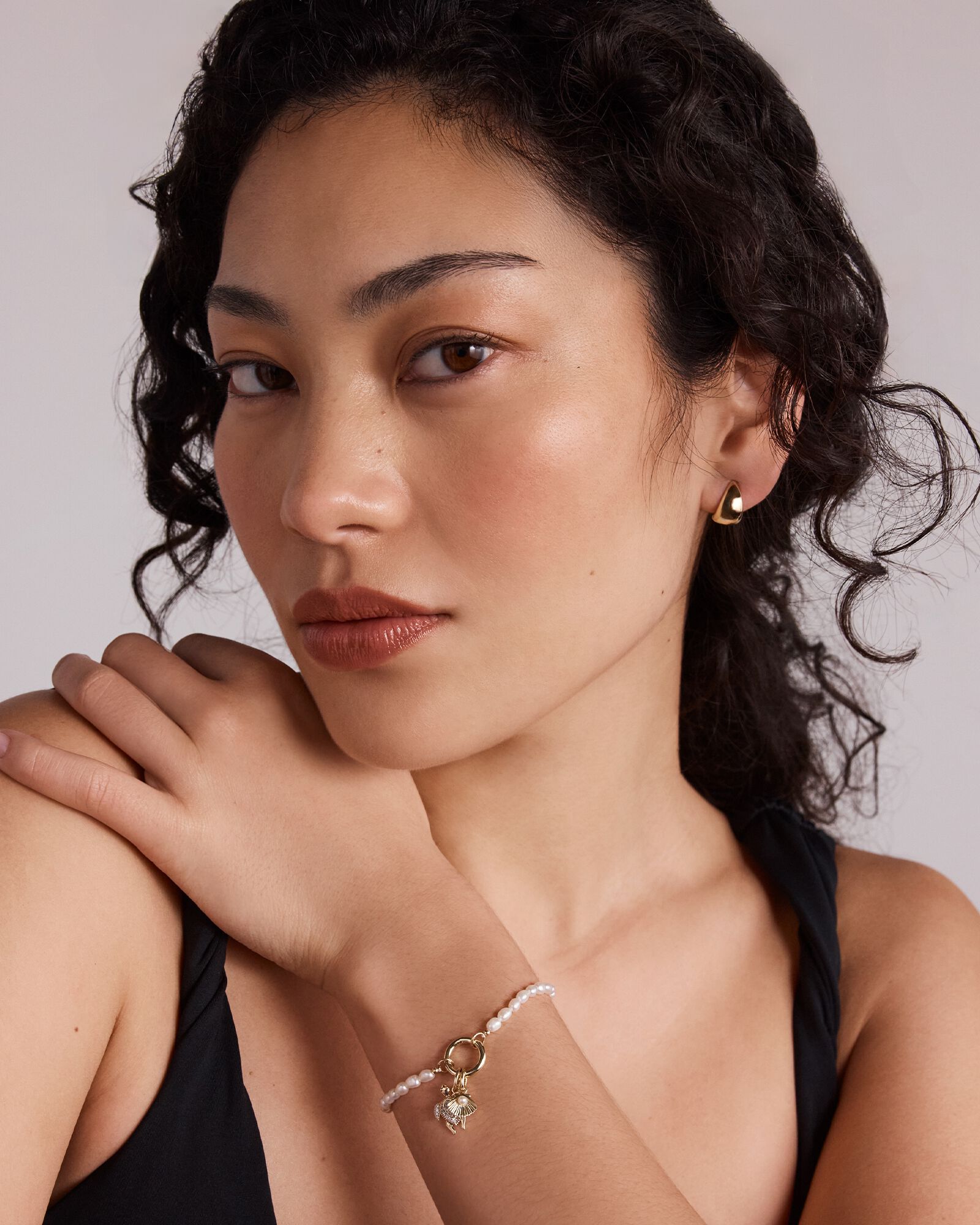 Cultured Freshwater Pearl Clam Shell Pendant in 10kt Yellow Gold